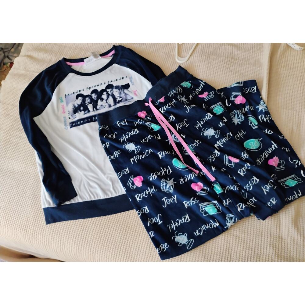 Friends TV Show Pajama Set. Juniors/Women's Medium. Rachel, Monica, Phoebe. 90s